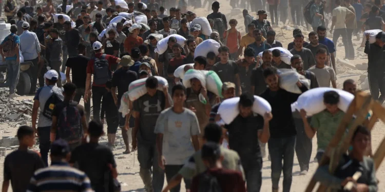 كيف تتسبب استراتيجية «التنقيط» في صعوبة إدخال المساعدات لـ غزة؟