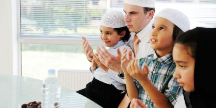 كيفية تعليم الأطفال الصيام في رمضان