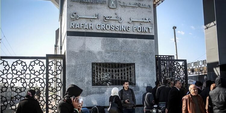 عودة محمّلة بالوجع.. رحلة العالقين عبر معبر رفح