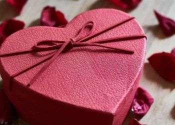 هدايا عيد الحب.. كيف تختار قطعة تحكي قصة حبك؟