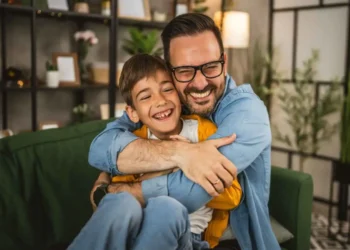 تعليم الرجولة.. كيف يصنع الأب شخصية ابنه؟