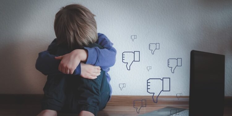 حماية الأطفال من التنمر الإلكتروني.. خطوات عملية لنتائج رائعة
