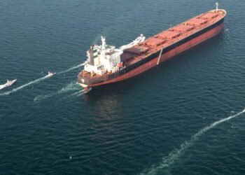 هل يتخلى ترامب عن مضيق هرمز؟