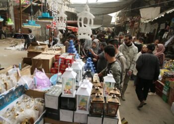 اقتصاد الحرب يهيمن على أسواق غزة في موسم العيد