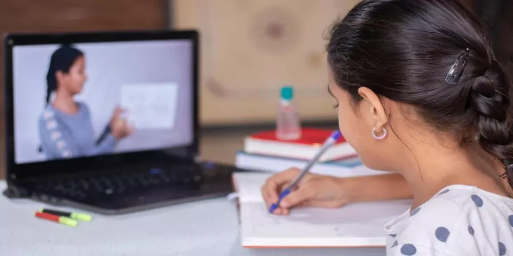 أخطاء الأمهات في التعلم عن بعد.. استراتيجيات النجاح في الدراسة