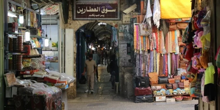 تجار القدس يواجهون المجهول
