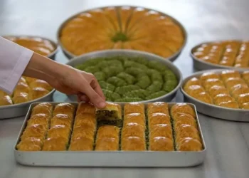 حلوى عيد الفطر.. أسرار البقلاوة التركية
