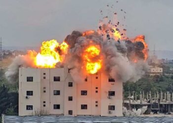 جنوب لبنان تحت النار.. 53 مسعفًا ضحايا الغارات الإسرائيلية منذ مارس