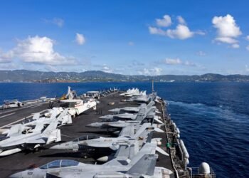 البحر الأحمر يشتعل.. إيران تهدد بضرب حاملة الطائرات «جيرالد فورد»