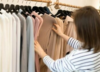 موضة أزياء 2026..كيف تحولين إطلالتك إلى لوحة فنية جريئة ومتزنة؟