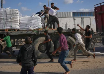 قيود الاحتلال على المعابر.. كيف تتحول المساعدات إلى أداة للضغط؟