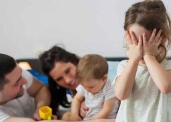 الغيرة بين الأخوة.. كيف تحوليها لطاقة حب؟