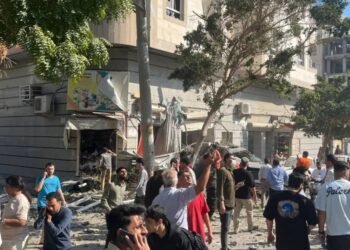 إيران تحت القصف.. طوابير الخبز ونقاط التفتيش تكشف وجهاً جديداً للخوف