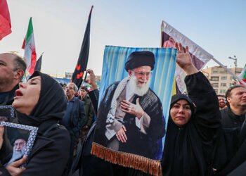 4 شخصيات يمكنهم إنقاذ إيران أو تدميرها.. من هم؟