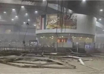 صواريخ ومسيرات تضرب مطارات الخليج.. تصعيد إيراني جديد في المنطقة 