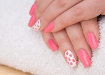 موضة 2026.. أظافر الفقاعات تعود لعالم الجمال