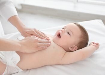 أفضل زيت طبيعي لتدليك الطفل حديث الولادة