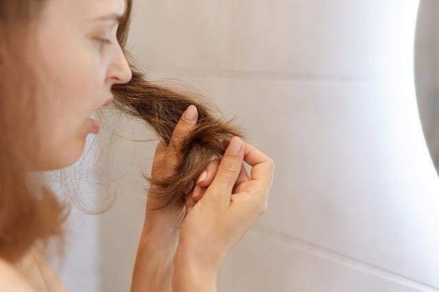 علاج تقصف الشعر في المنزل.. وخطوات الحفاظ على أطرافه