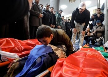 قصة مأساة في الضفة الغربية.. أب حاول إسعاد أطفاله فعادوا شهداء