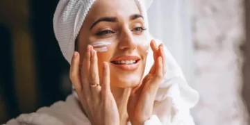 روتين العناية بالبشرة.. أفضل علاج لجفاف البشرة