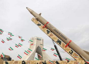 خبير عسكري: طهران لم تكشف بعد عن كامل ترسانتها في المواجهة