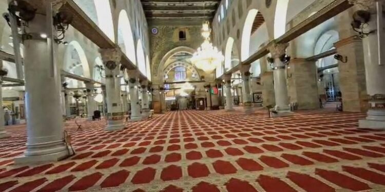 حرية العبادة في فلسطين بين القيود والمرجعية الدولية