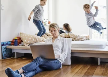 الأم المثالية.. كيف تستعيدين ثقتك وتصنعين إنجازك الخاص؟