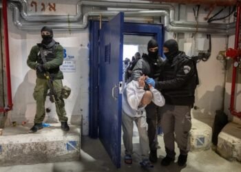 معاناة الأسرى في شهر الرحمة.. حكايات مؤلمة خلف أسوار سجون الاحتلال