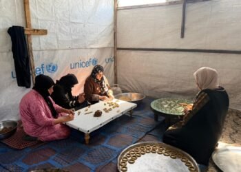 كعك العيد رمزًا للصمود.. غزة تتمسك بالحياة رغم الدمار