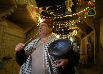 المسحراتي في غزة.. كيف غيرت الحرب ملامح الطقوس الرمضانية؟