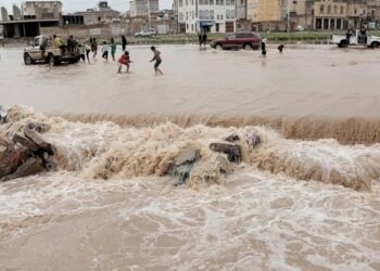 كارثة مزدوجة.. السيول والألغام تهدد حياة المدنيين في اليمن