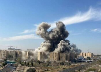 انفجارات وغارات في إيران.. هل تدخل المواجهة مرحلة أكثر خطورة؟