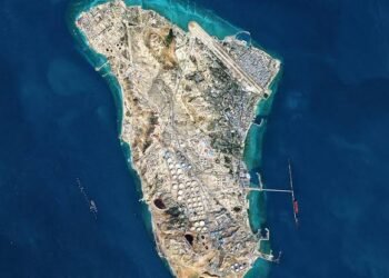 توتر يهدد مضيق هرمز.. ترمب يلوح بتدمير «خرج» وطهران ترفض شروطه