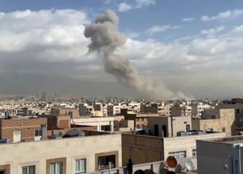 إيران في قلب العاصفة.. صواريخ متبادلة مع إسرائيل وحظر تصدير شامل