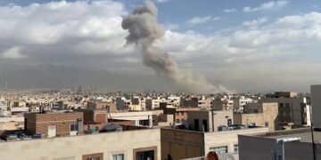إيران في قلب العاصفة.. صواريخ متبادلة مع إسرائيل وحظر تصدير شامل