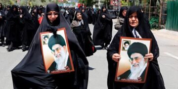 إيران تودع مرشدها.. تأبين 3 أيام وخيارات مفتوحة لمرحلة ما بعد خامنئي
