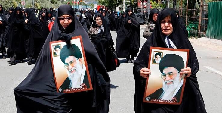 إيران تودع مرشدها.. تأبين 3 أيام وخيارات مفتوحة لمرحلة ما بعد خامنئي