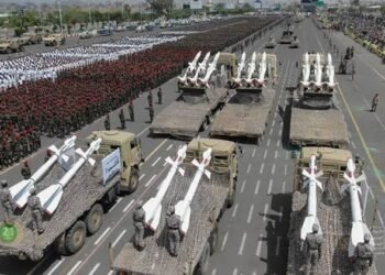 استعراضات عسكرية للحوثيين في صنعاء.. وتعزيزات تتجه نحو الحديدة