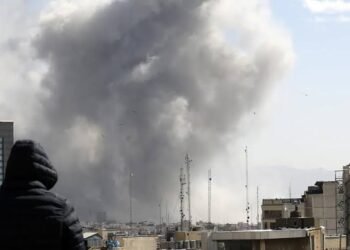 إيران تنزف تحت القصف.. 1045 قتيلاً والحرب مرشحة لأسبوعين إضافيين