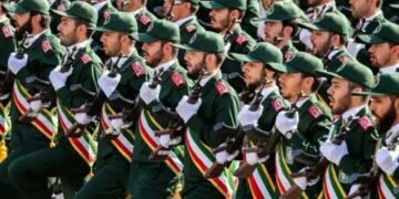 إيران تتحدى واشنطن وتل أبيب.. الاستعداد لحرب ضارية تمتد 6 أشهر
