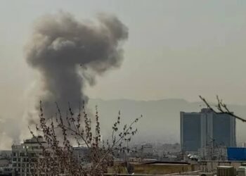 إسرائيل توسع ضرباتها داخل إيران.. وتستهدف مواقع صواريخ ومقرات أمنية