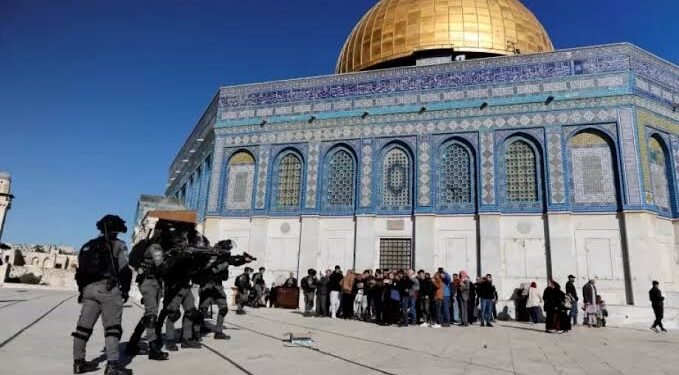 شظايا الصواريخ فوق الأقصى.. هل أصبحت القدس ساحة مفتوحة لتداعيات الصراع الإقليمي؟