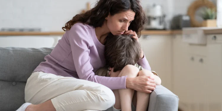 كيفية طمأنة الأطفال في الأزمات والحروب.. نصائح لعلاج الخوف