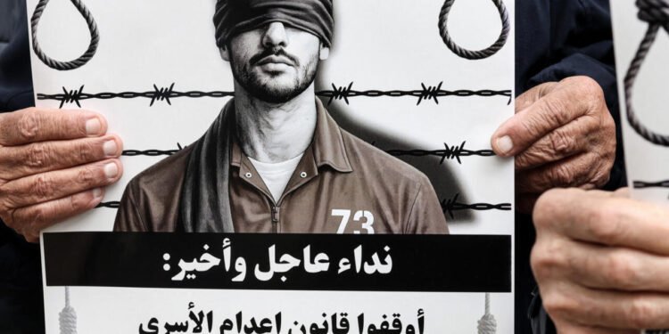 الأقصى والتصعيد الإقليمي: كيف تراجع ملف الأسرى الفلسطينيين؟