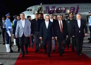 عرقاجي يصل إسلام أباد ..مفاوضات في الظل أم مجرد مناورة دبلوماسية؟