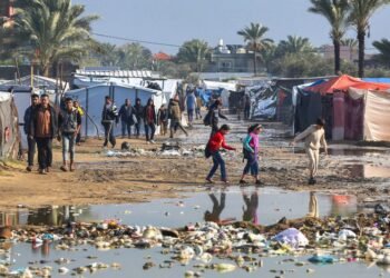 أمل من رحم المعاناة.. قصص إنسانية من قلب غزة