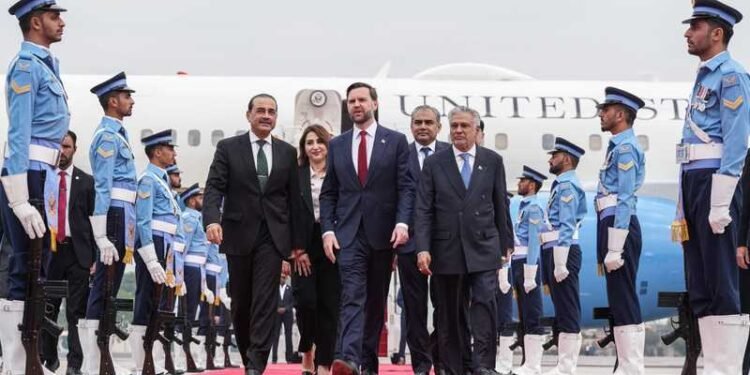 قبل مفاوضات الثلاثاء.. طهران وواشنطن على حافة التفاهم