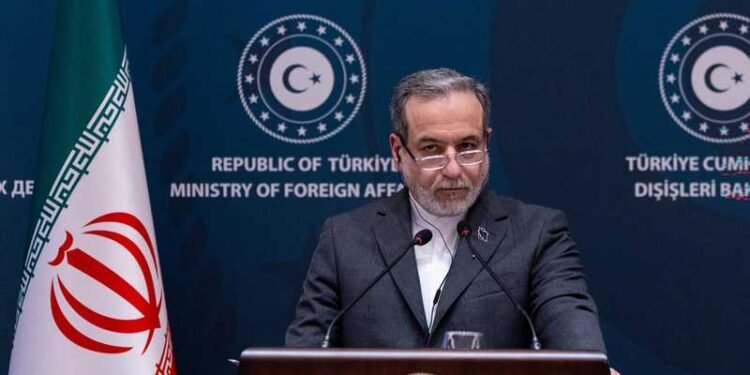 إيران وباكستان.. مشاورات مكثفة في لحظة إقليمية حرجة