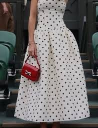 موضة 2026.. أزياء تغزو ربيع الأناقة بلمسات عصرية