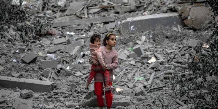 يوم الطفل الفلسطيني.. أرقام توثق محاولة ممنهجة لاغتيال جيل